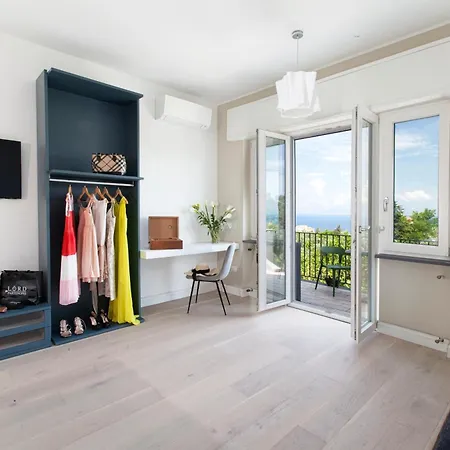 - Tittina * Sorrento