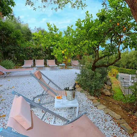 - Tittina Villa Sorrento