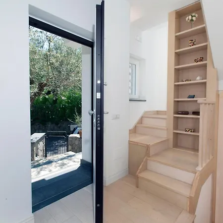 - Tittina * Sorrento