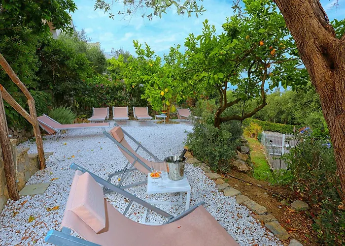 - Tittina Villa Sorrento